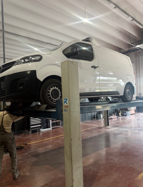 Manutenzione meccanica ordinaria e straordinaria veicoli isotermici in Abruzzo e Marche | GMC Car